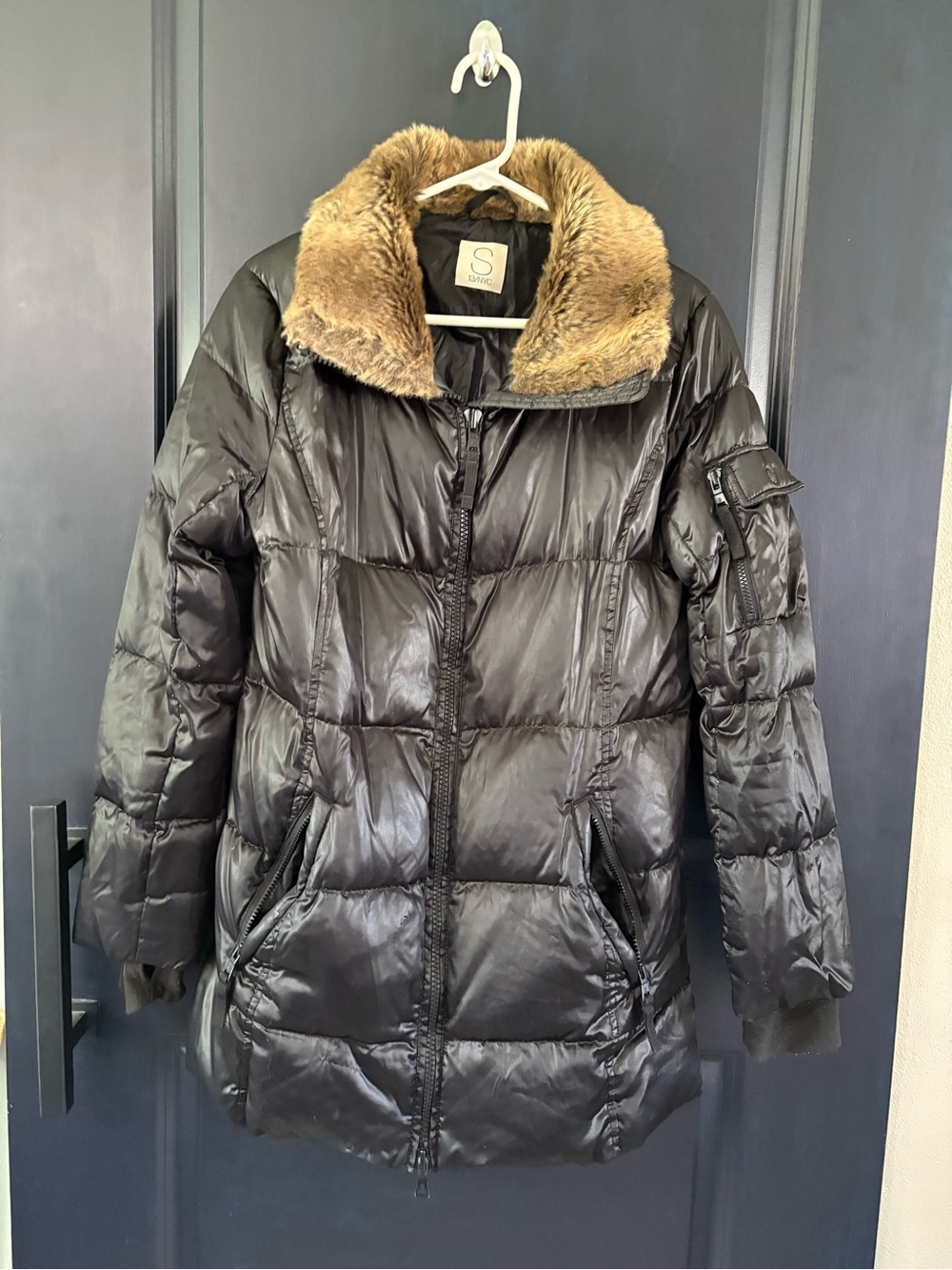 S13 Quilted Black Puffer Down Coat with Faux Fur Collar
